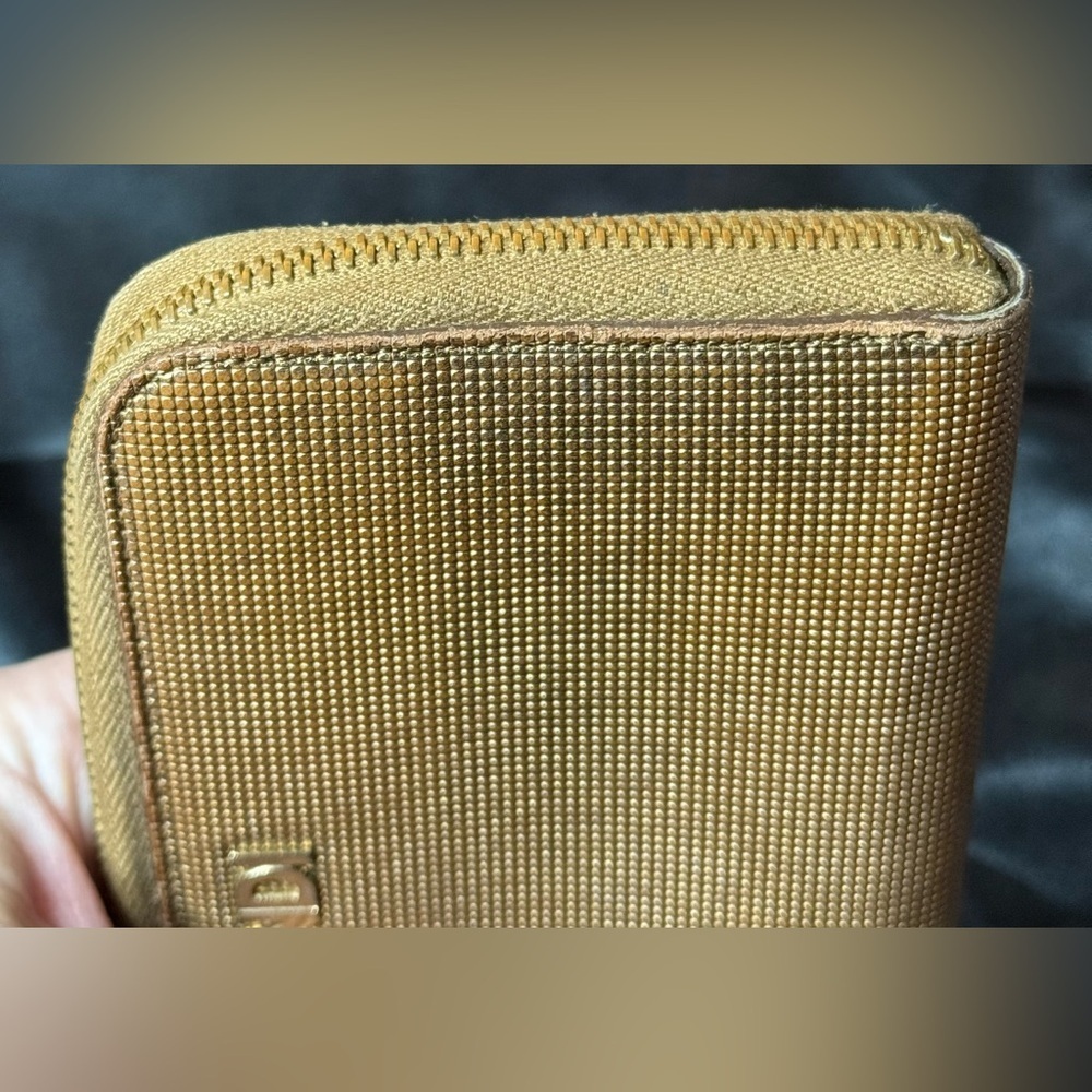 Fendi metallic gold wallet - Picture 8 of 17